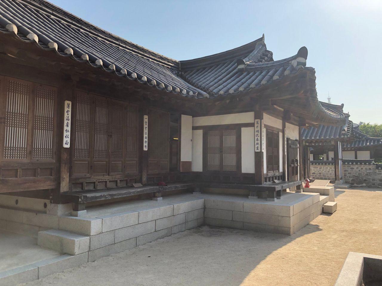 Place where time has frozen; Namsangol Hanok Village, the most beautiful site in Seoul